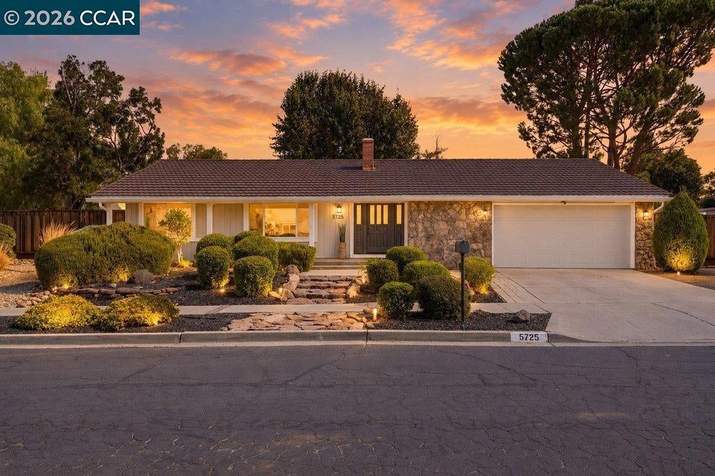 5725 Del Trigo Ln