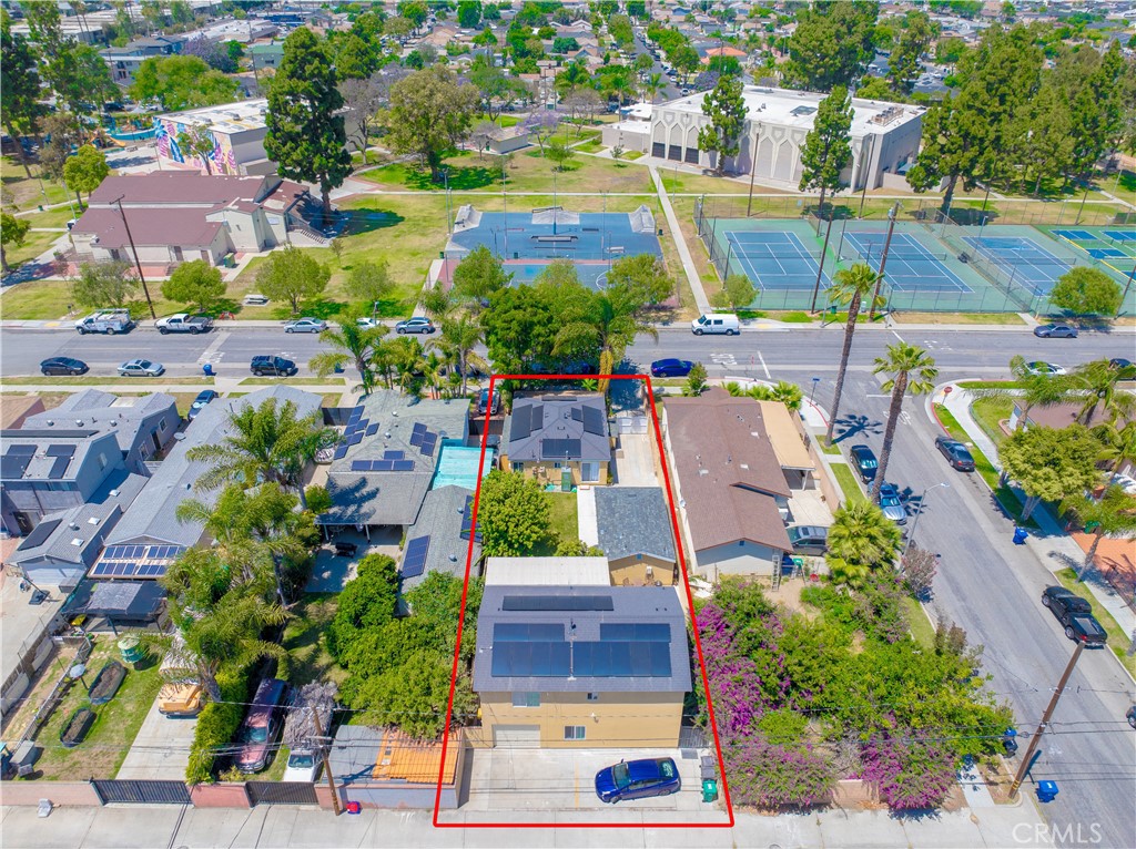 1562 W 31st Street