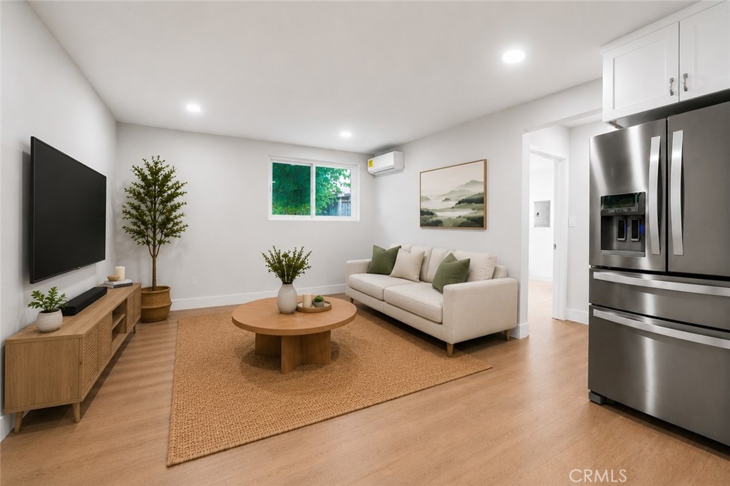 1562 W 31st Street