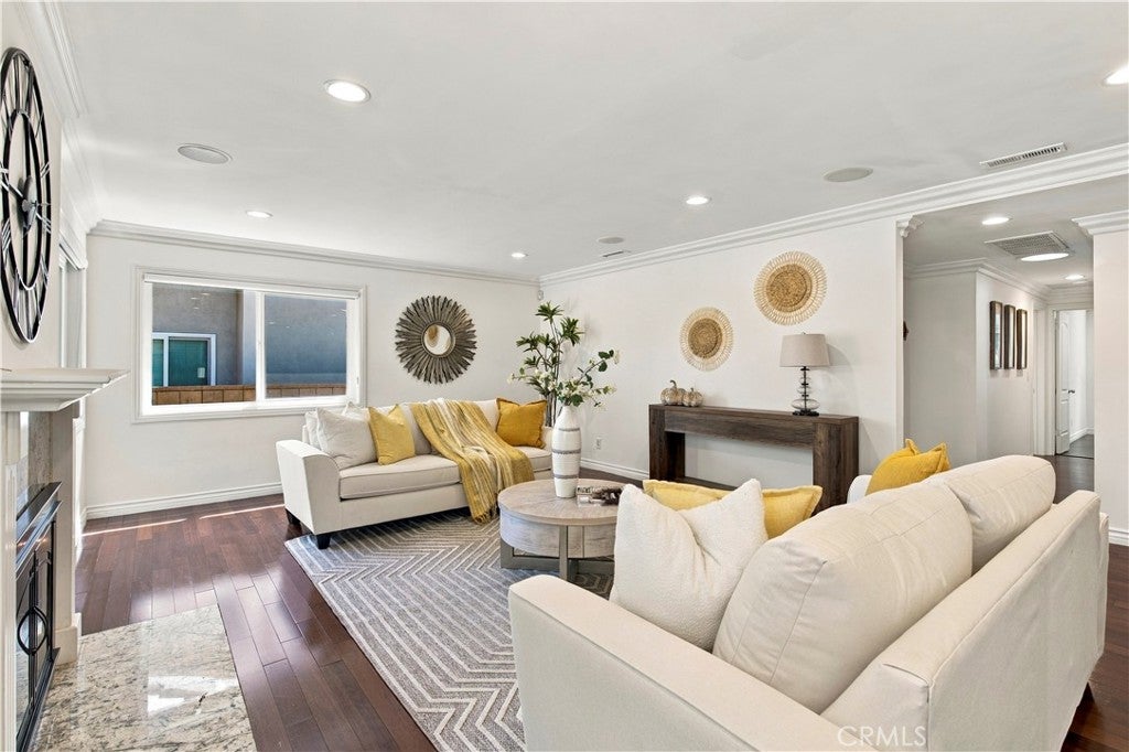 1501 S Santa Anita