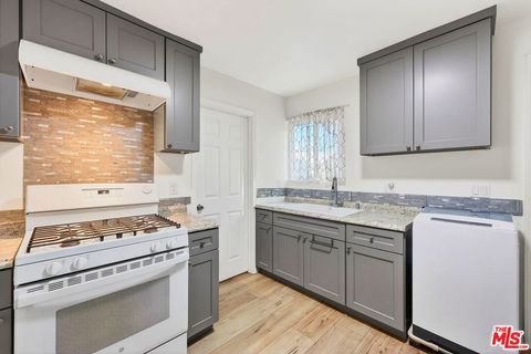 Photo of 916 E 68th Street, Inglewood, CA 90302 (MLS # 26643937)