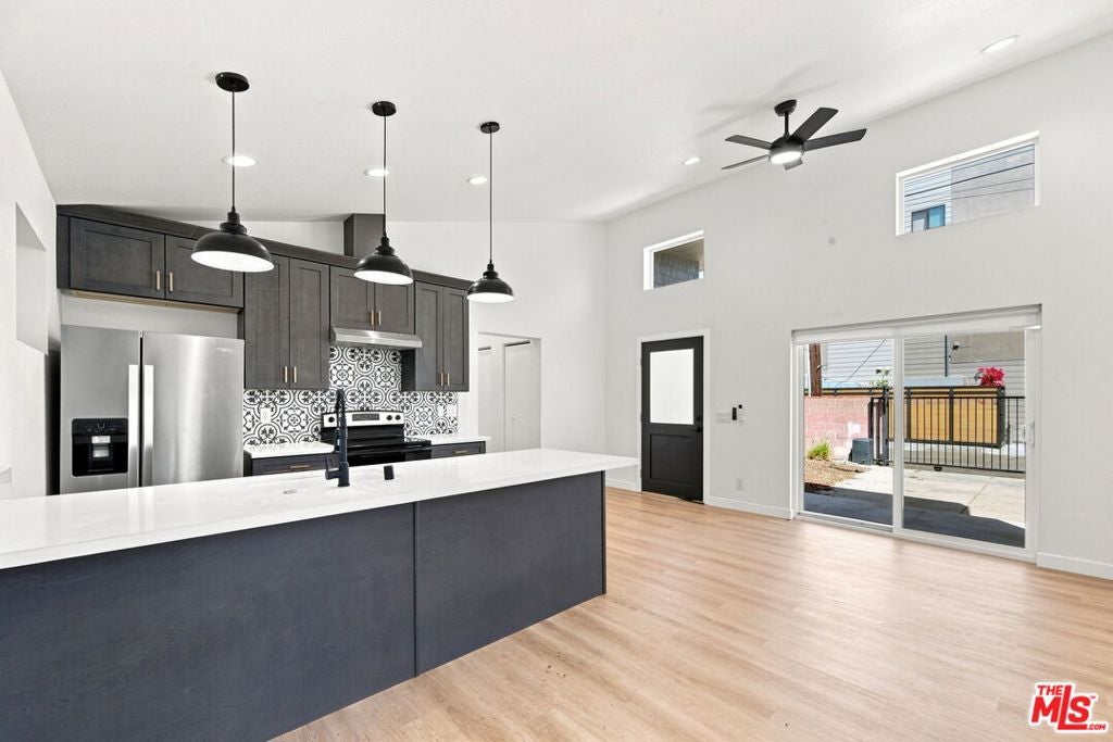 581 W Ave 28 Ave, Los Angeles CA 90065