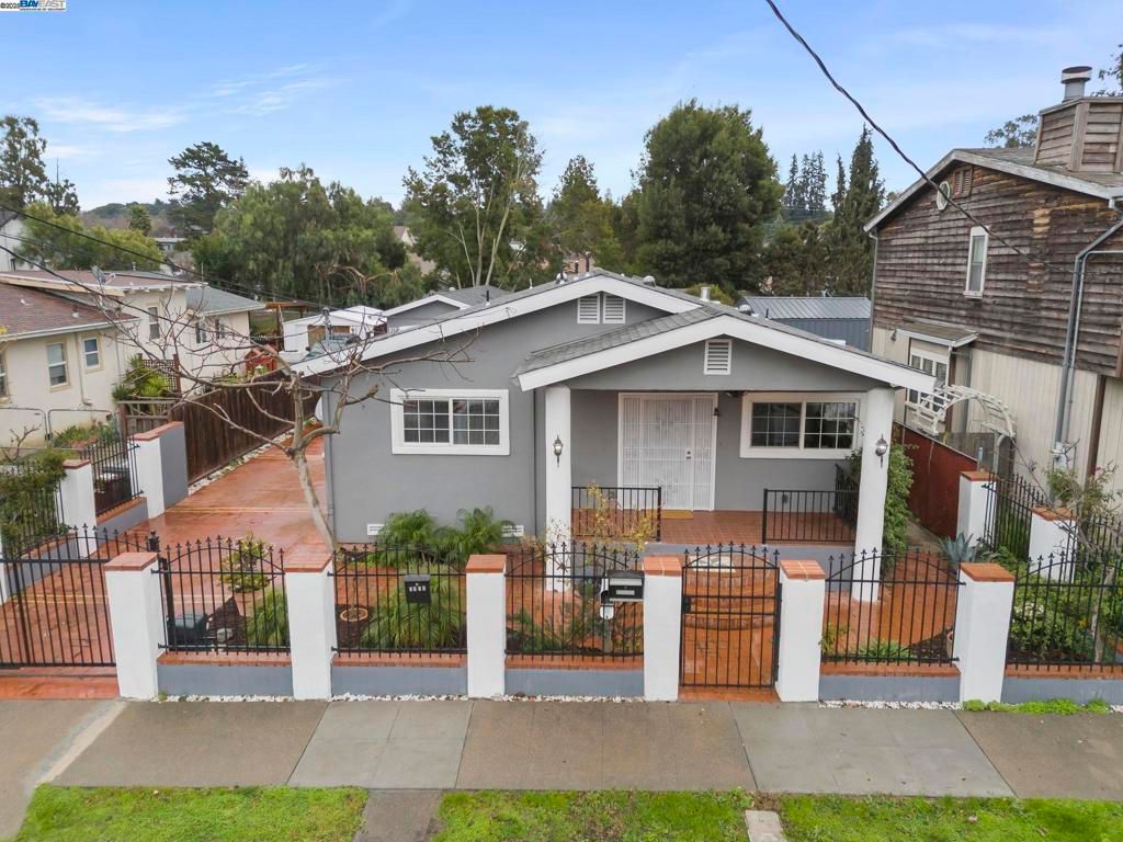 Photo of 3932 Gardenia Pl Pl, Oakland, CA 94605 (MLS # 41115382)