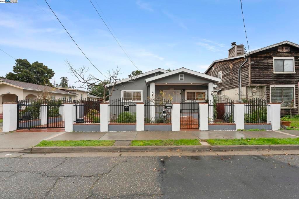Photo of 3932 Gardenia Pl Pl, Oakland, CA 94605 (MLS # 41115382)
