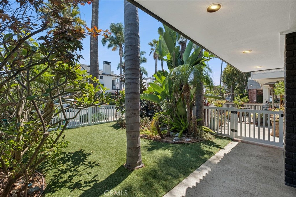 415 Goldenrod, Corona Del Mar CA 92625 - Photo 6