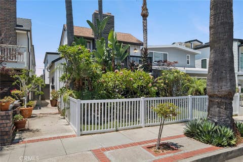 Photo of 415 Goldenrod AVE, Corona Del Mar, CA 92625 (MLS # OC26157920)