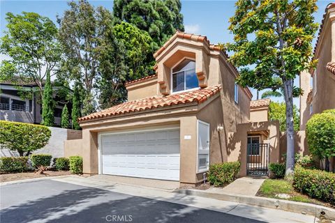 Photo of 1 Cormorant Circle CIR, Newport Beach, CA 92660 (MLS # NP26144045)