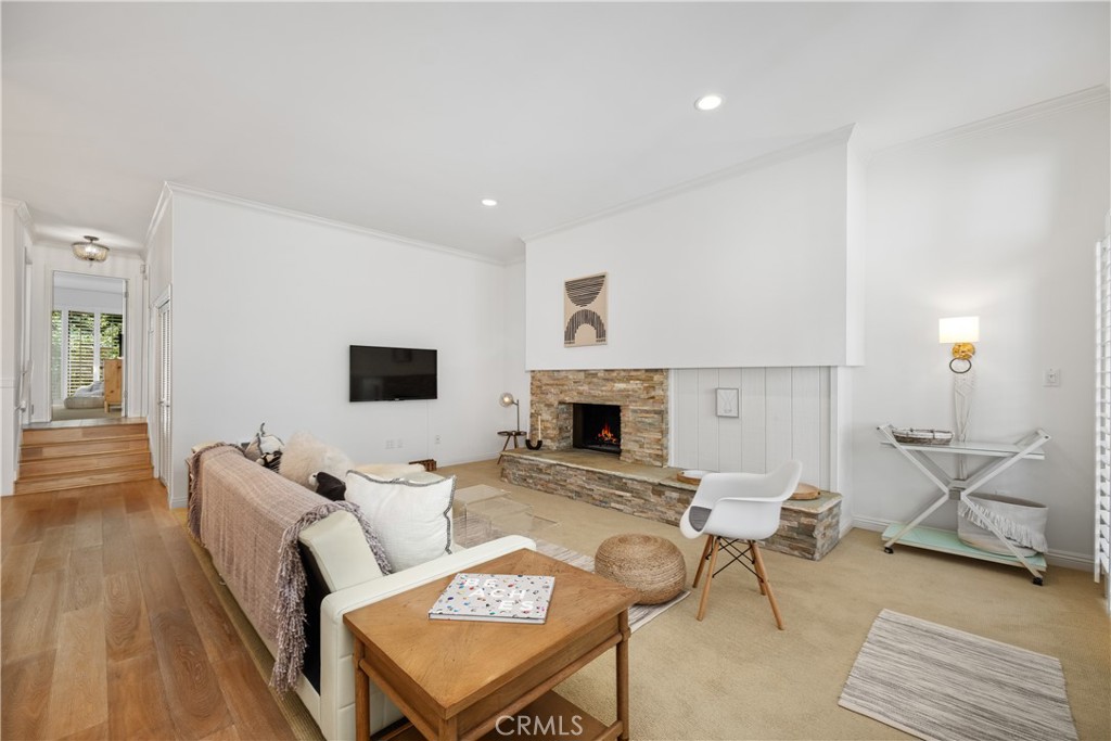 2322 Palos Verdes Drive W 106