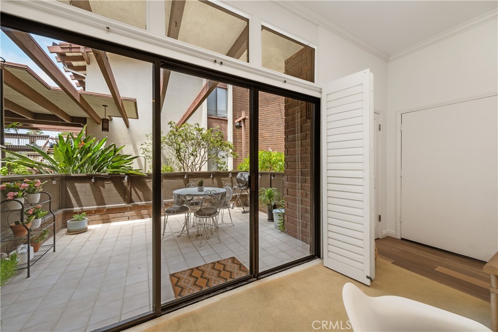 2322 Palos Verdes Drive W 106