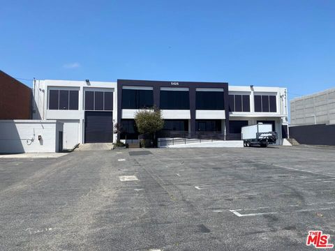 Photo of 5425 Grosvenor Boulevard, Los Angeles, CA 90066 (MLS # 24465641)