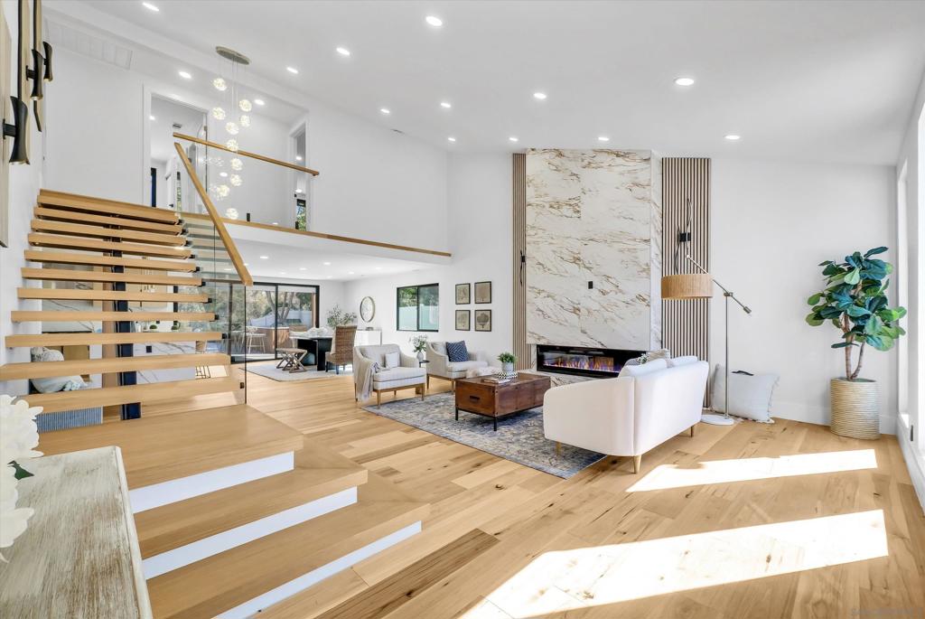 2241 Avenida Salvador