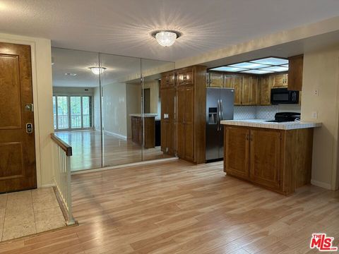 Photo of 8515 Falmouth Avenue #311, Playa Del Rey, CA 90293 (MLS # 25579437) Photo of 8515 Falmouth Avenue #311, Playa Del Rey, CA 90293 (MLS # 25579437)