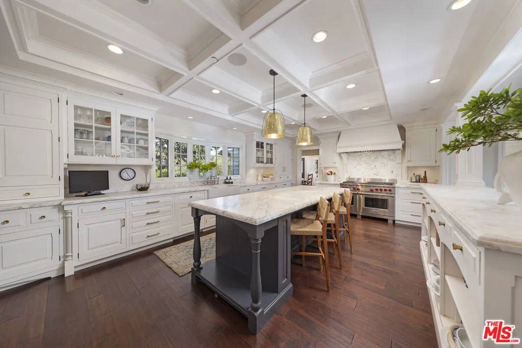 Santa Barbara, California 93108, United States, 4 Bedrooms Bedrooms, ,5 BathroomsBathrooms,Residential,Active,91352