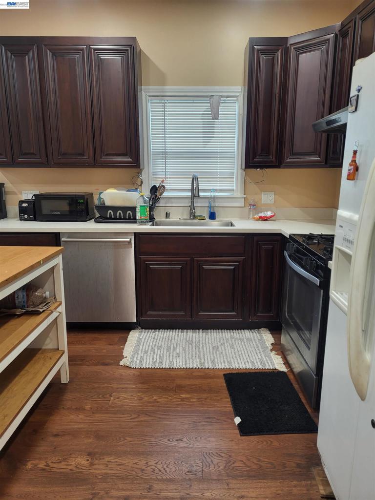 2137 E 27th
