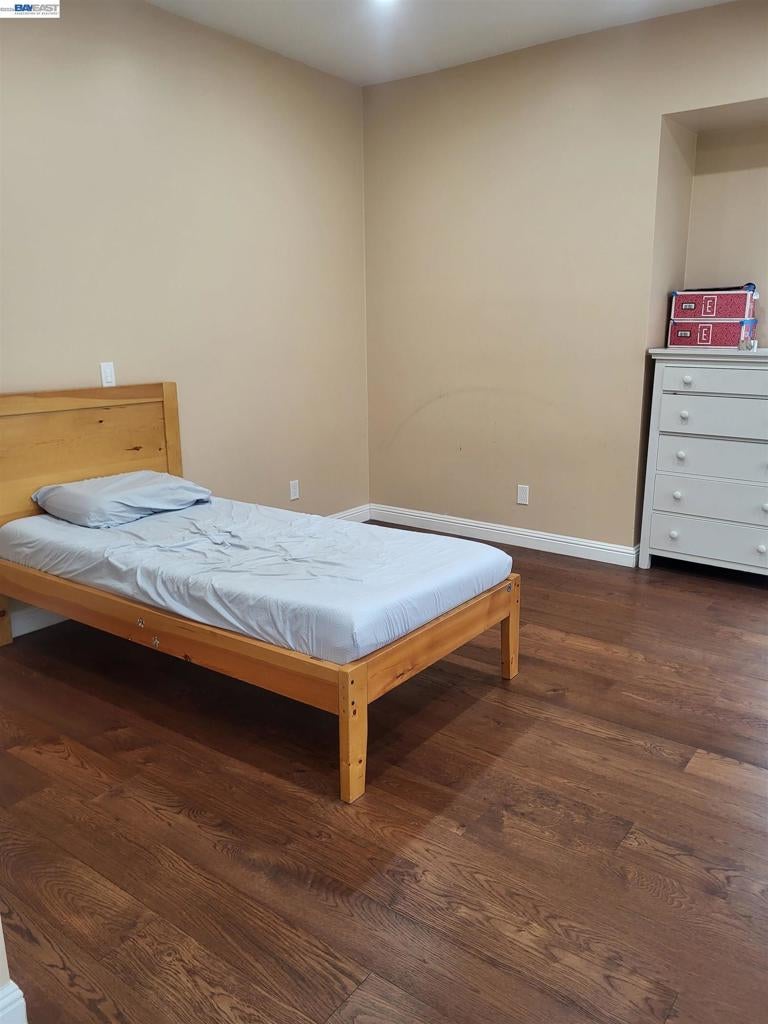2137 E 27th
