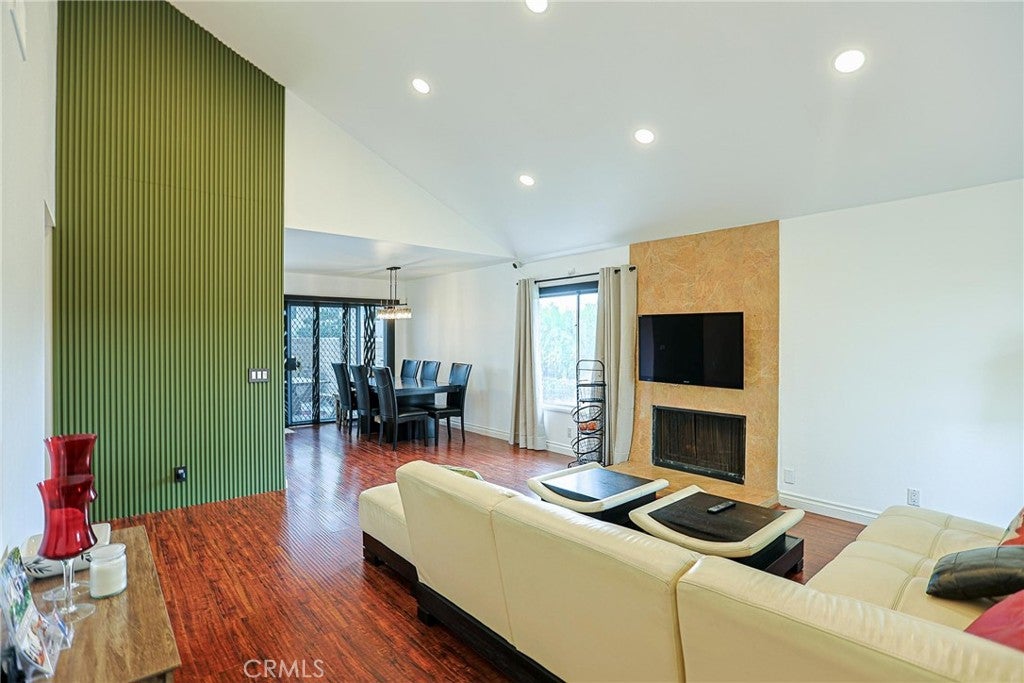 12 Silverwood 19, Irvine CA 92604