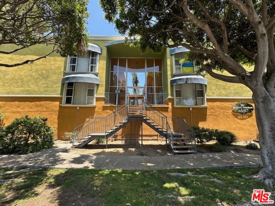 Welcome to Grecian Gardens located at 4550 Overland Ave. in the beautiful Culver City area! This property is situated in the Park East area of Culver City. Schedule a tour today of this large, bright, remodeled 1 bed/ 1 bath available for an immediate move in! Includes: New carpet, engineered hardwood flooring, Stove, Refrigerator. Freshly painted and cleaned. Enjoy your outdoor balcony right off of the living room. Plenty of closet space. Property is located with in the Culver City School District in a controlled access building with pool and laundry on site. Sorry, no pets allowed. 1yr minimum lease. Unit shown by appointment only. Unit square footage is an approximation of the size of the unit.