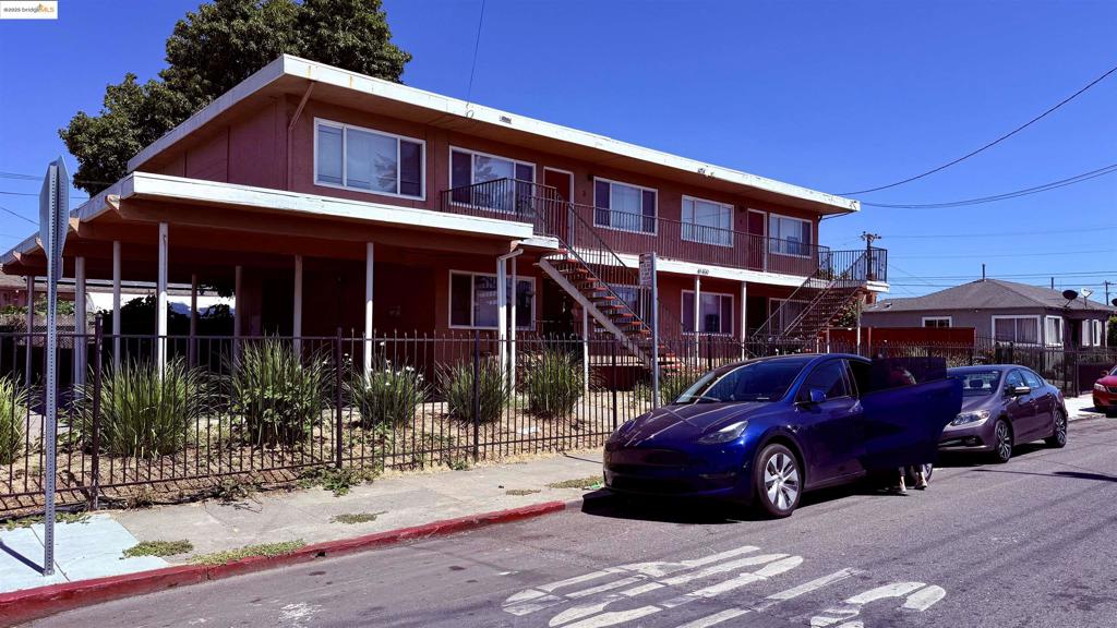 Community-style neighborhood, gated, with one dedicated parking carport and off street parking. Washer and dryer in each unit. Professionally managed by Amy at Proxima Realty, a native expert and boutique Real Estate firm serving all rounding counties. Renters insurance is required. The owner pays for water and garbage. Move in ready, property recently under went improvement for your enjoyment. Section 8 OHA welcomed