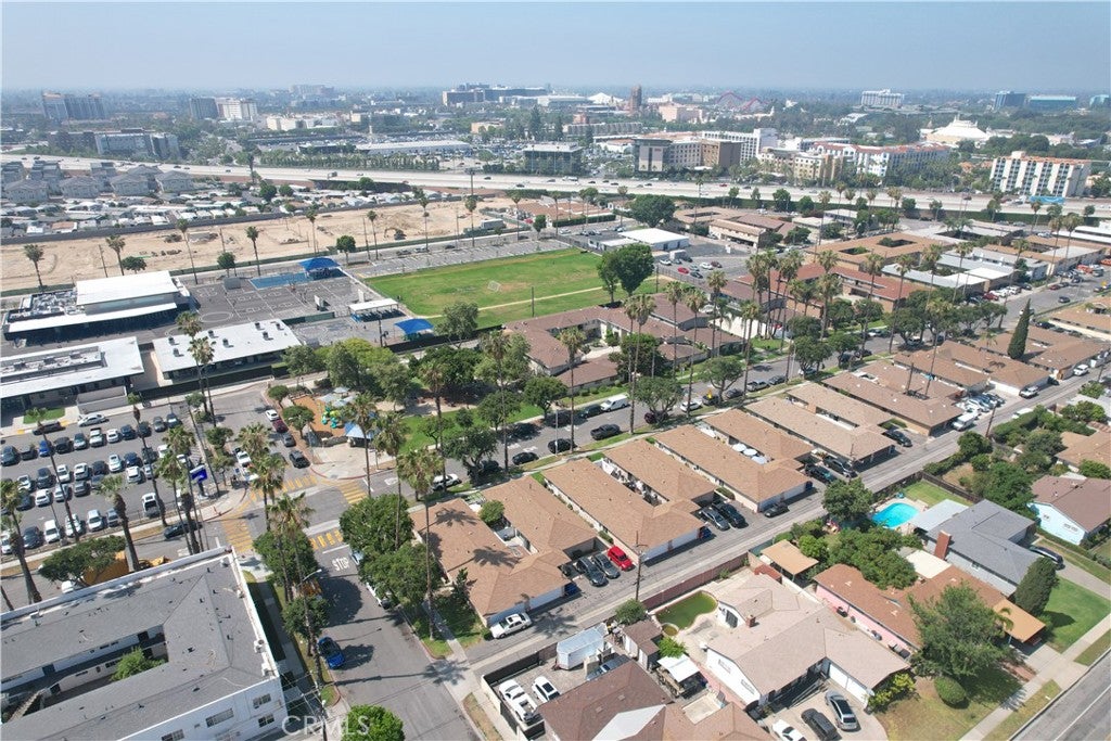 161 167 175 W Guinida Lane