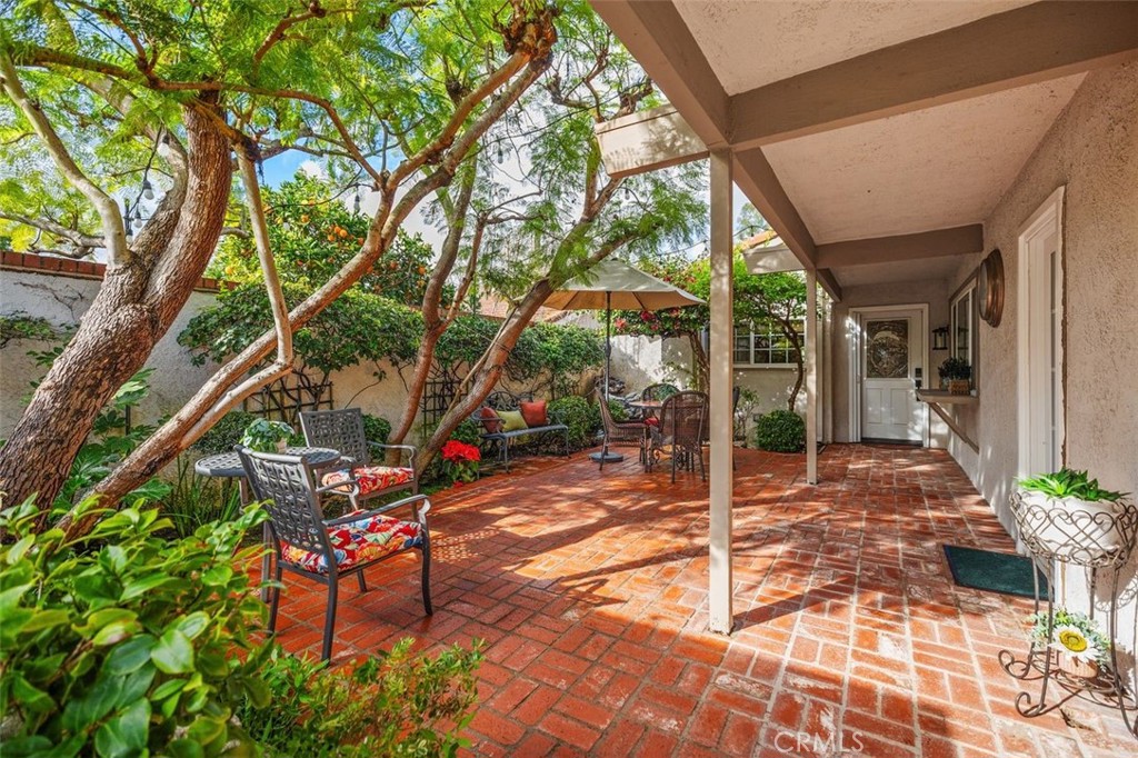 5295 Avenida Del Sol