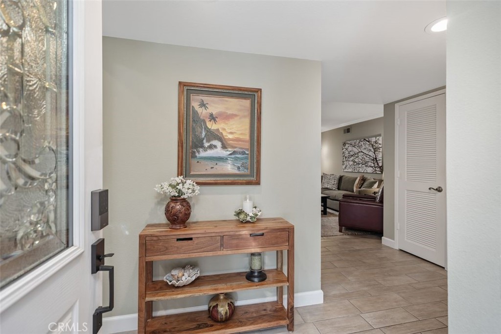 5295 Avenida Del Sol