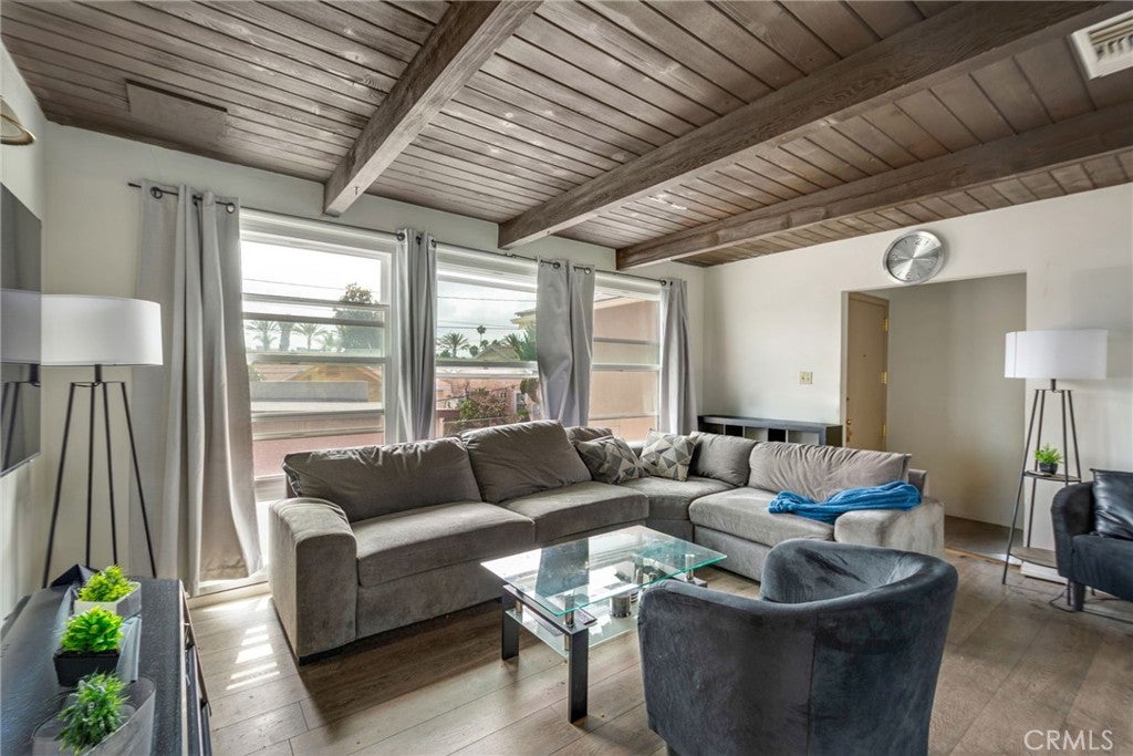 125 E Buckthorn