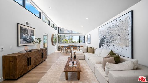 Photo of 153 San Vicente Boulevard #PH 4H, Santa Monica, CA 90402 (MLS # 26840165)