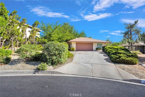 Photo of 18190 Country Glen Dr, Victorville, CA 92395 (MLS # IG26162405)