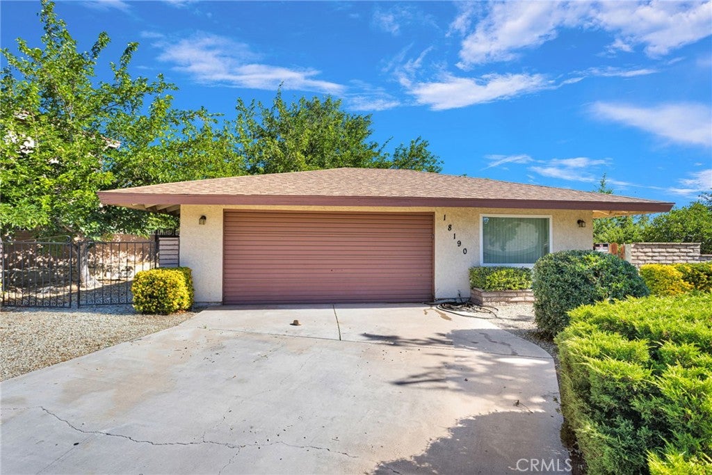 18190 Country Glen