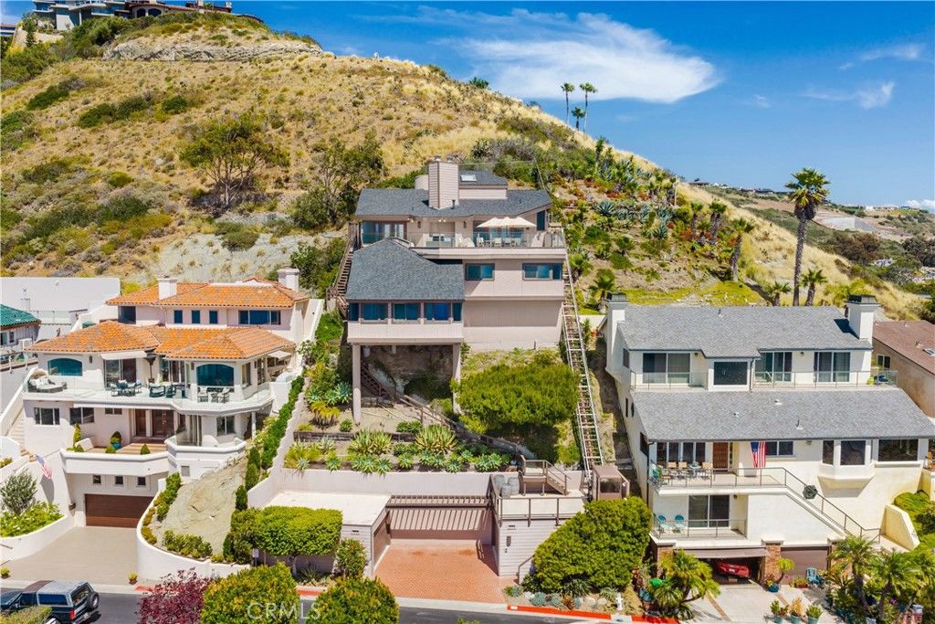 Photo of 15 N Vista De Catalina, Laguna Beach, CA 92651 (MLS # LG26083930)