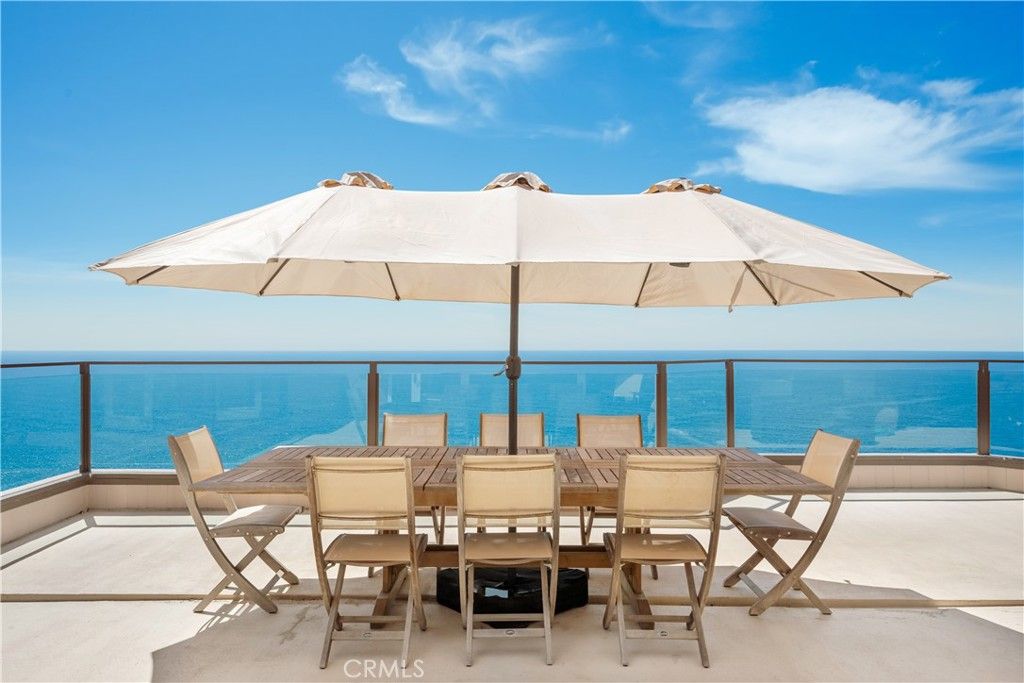 Photo of 15 N Vista De Catalina, Laguna Beach, CA 92651 (MLS # LG26083930)