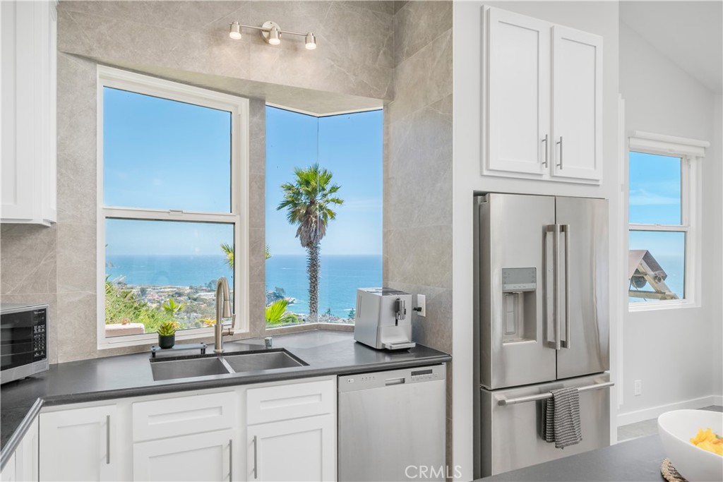 15 N Vista De Catalina, Laguna Beach CA 92651 - Photo 10