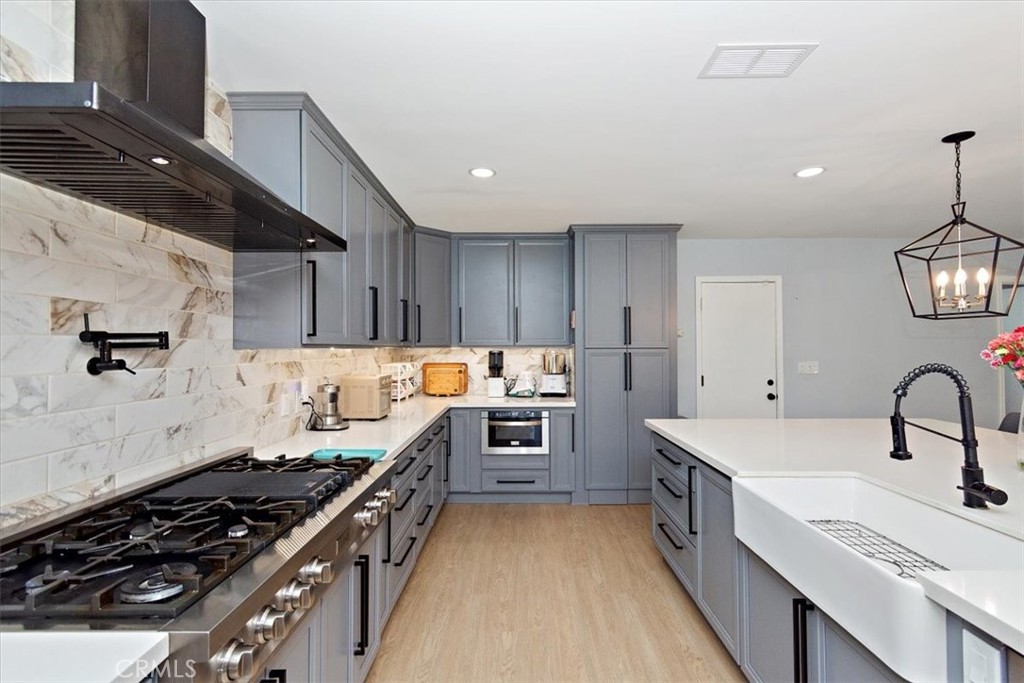 Properties 3 2105 Oxford Avenue