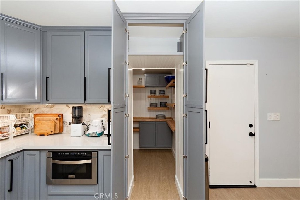 Properties 4 2105 Oxford Avenue