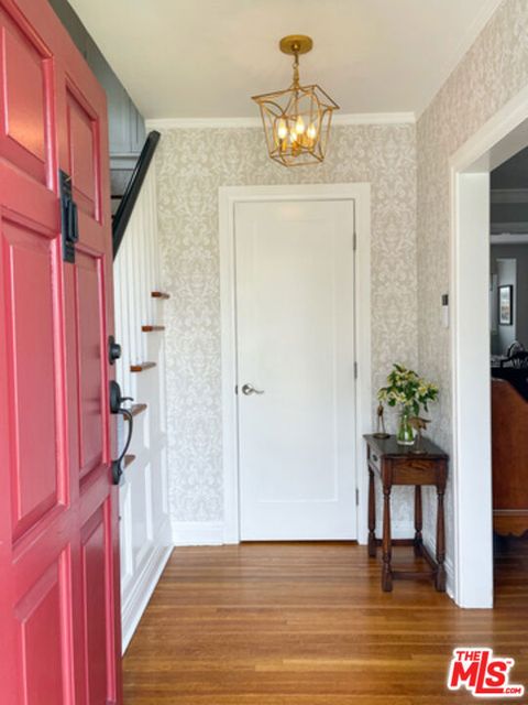 Photo of 934 S Dunsmuir Avenue, Los Angeles, CA 90036 (MLS # 26672103)