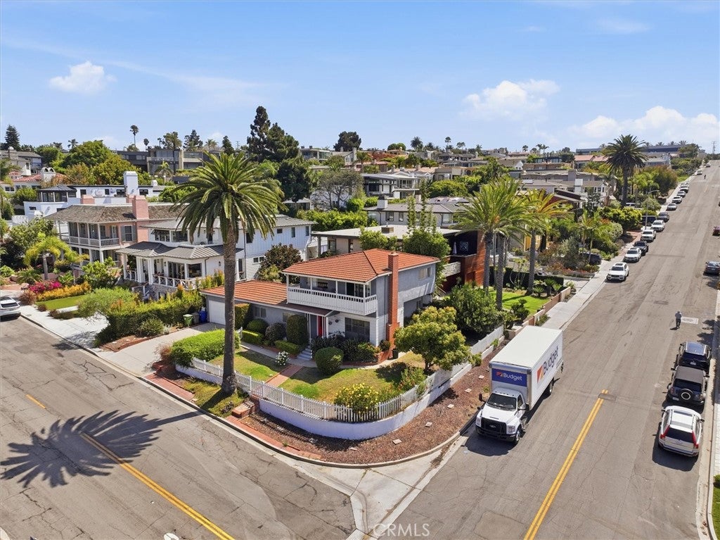 Properties 3 214 S Poinsettia Avenue