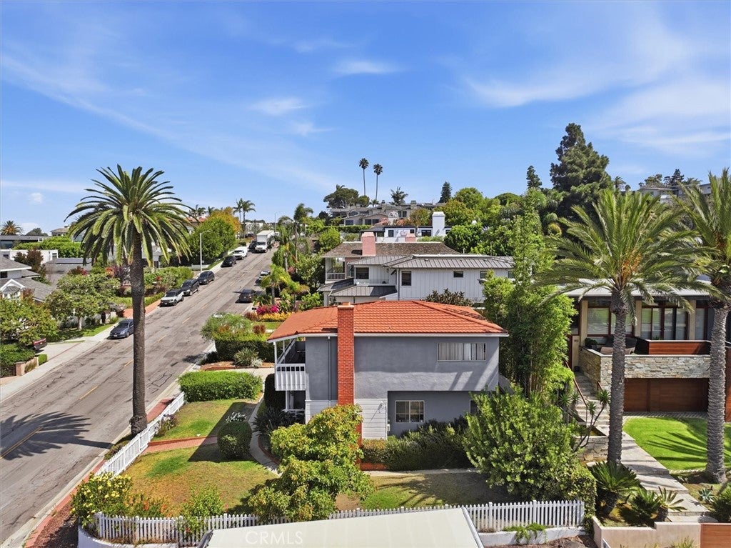Properties 2 214 S Poinsettia Avenue
