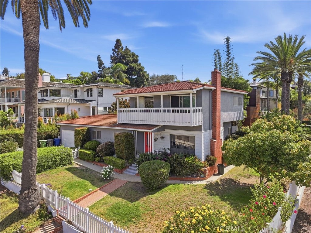 Properties 1 214 S Poinsettia Avenue