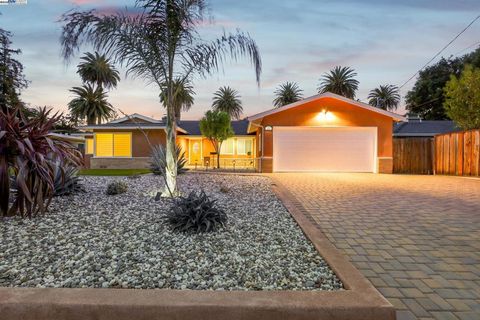 295 Hillview Dr Fremont CA 94536