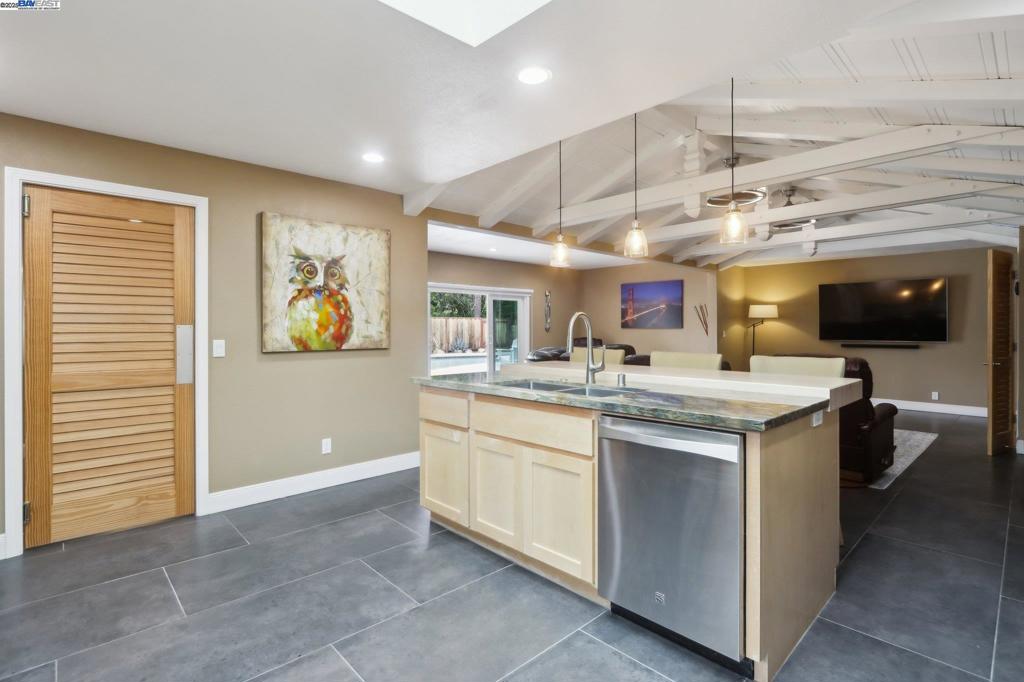 295 Hillview Dr