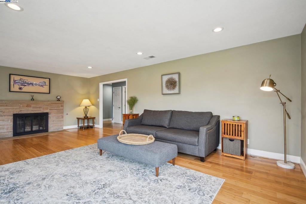 295 Hillview Dr