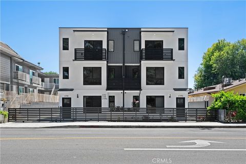 Photo of 6704 1/2 Kester Avenue, Van Nuys, CA 91405 (MLS # MB26009113)