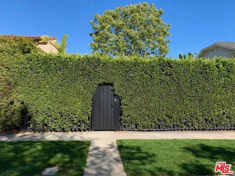 Photo of 1244 S Sycamore Avenue, Los Angeles, CA 90019 (MLS # 25626395)