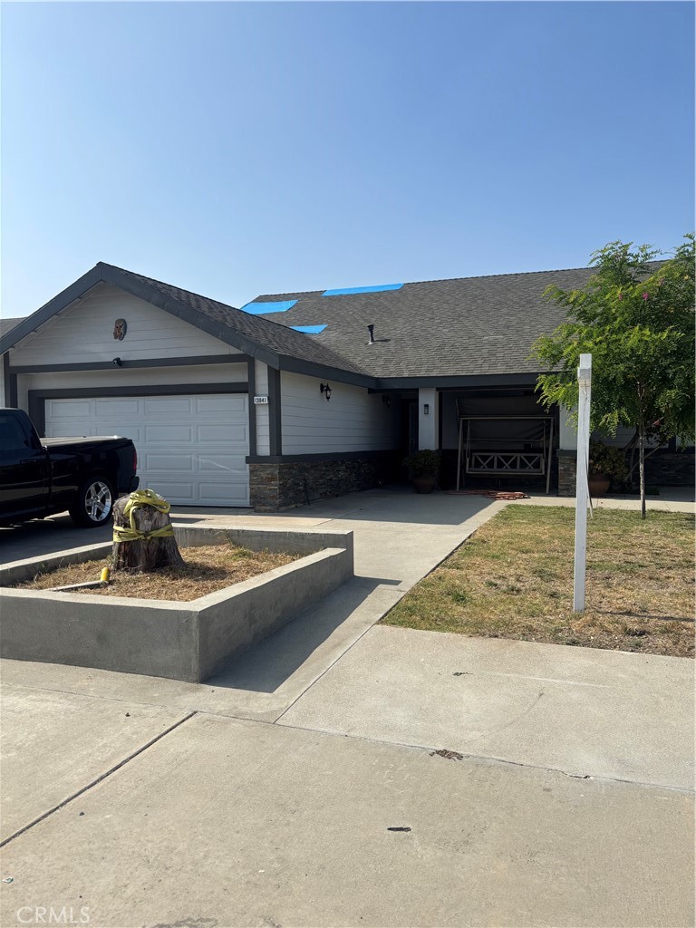 Single Family Home in the City of Fontana! Great opportunity for first time buyers with a big family. Home features 4 Bedroom and 3 Bath.