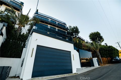 Photo of 8148 Gould Avenue, Los Angeles, CA 90046 (MLS # SB26068738)