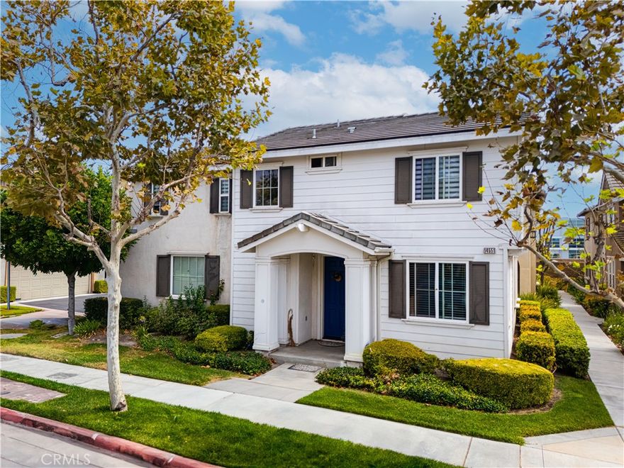 This home, located in the Chino College Park community, is in turnkey condition, well-maintained. The house features four bedrooms and two and a half bathrooms, with one of them being a powder room without a shower. The home also comes with a relatively new water softener. Great floor plan with large kitchen space, and a side yard next the dinning area. The community offers plenty of amenities, including a pool, clubhouse, barbecue area, lawns, and a dog park, adding extra convenience. .