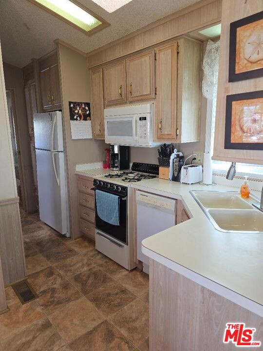 84136 Avenue 44 228