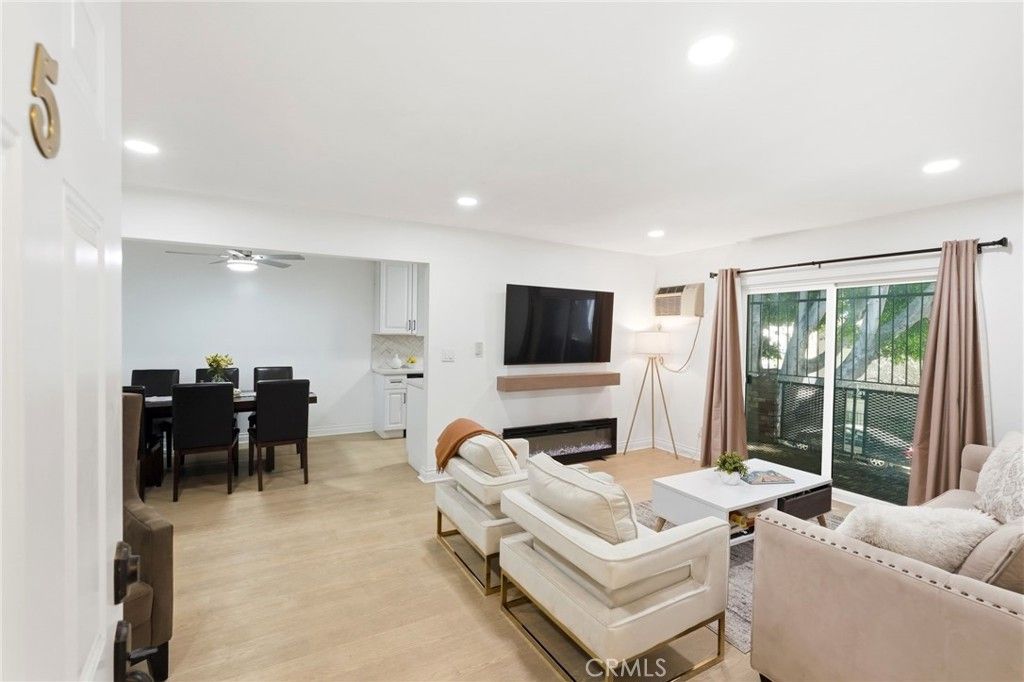 Photo of 6904 Radford Ave #5, North Hollywood, CA 91605 (MLS # SR26044698)