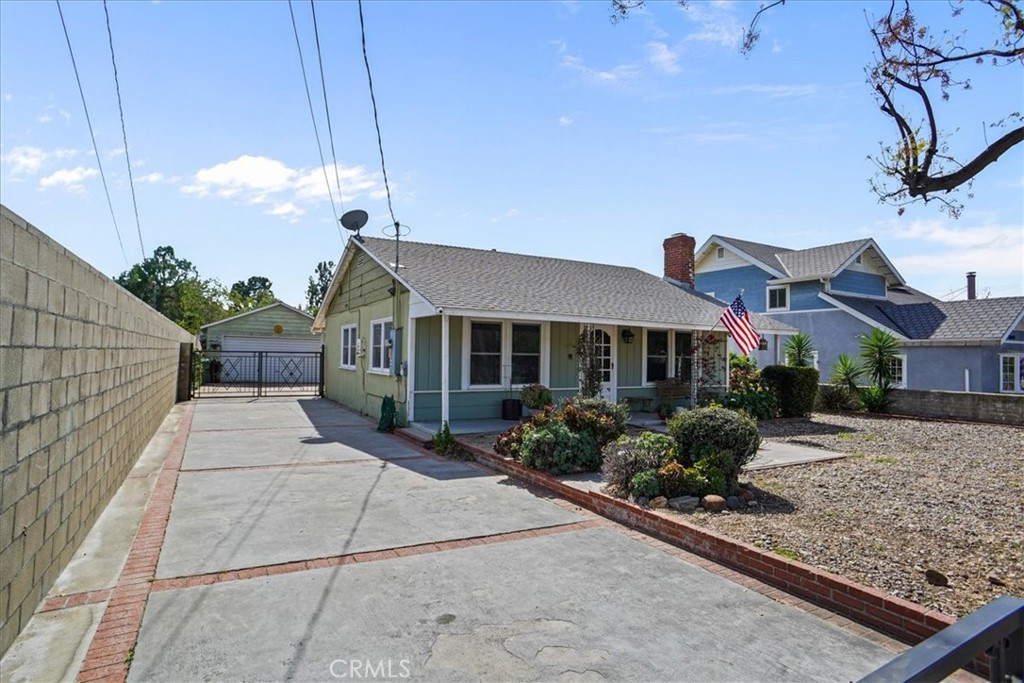 10436 LA TUNA CANYON Road