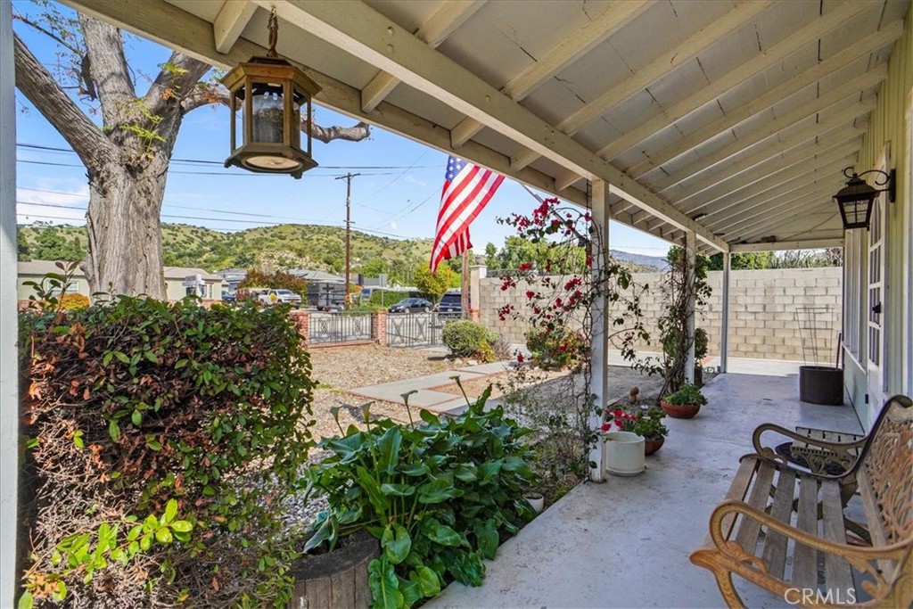 10436 LA TUNA CANYON Road